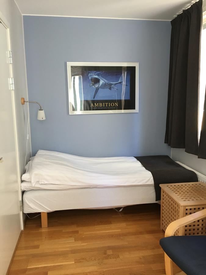 Hotell Haessloe 韦斯特罗斯 外观 照片