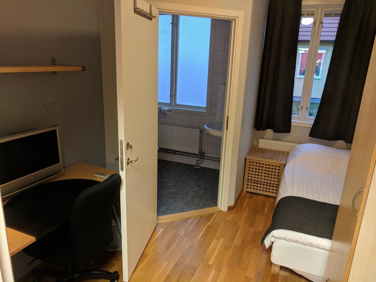 Hotell Haessloe 韦斯特罗斯 外观 照片