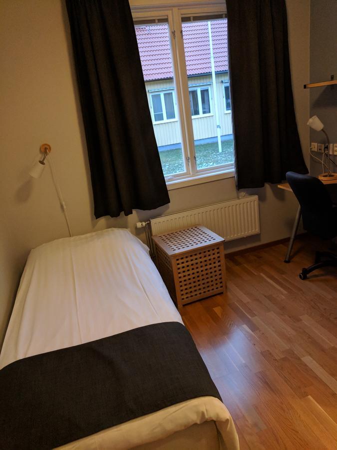 Hotell Haessloe 韦斯特罗斯 外观 照片