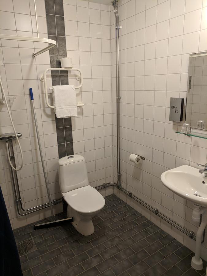 Hotell Haessloe 韦斯特罗斯 外观 照片