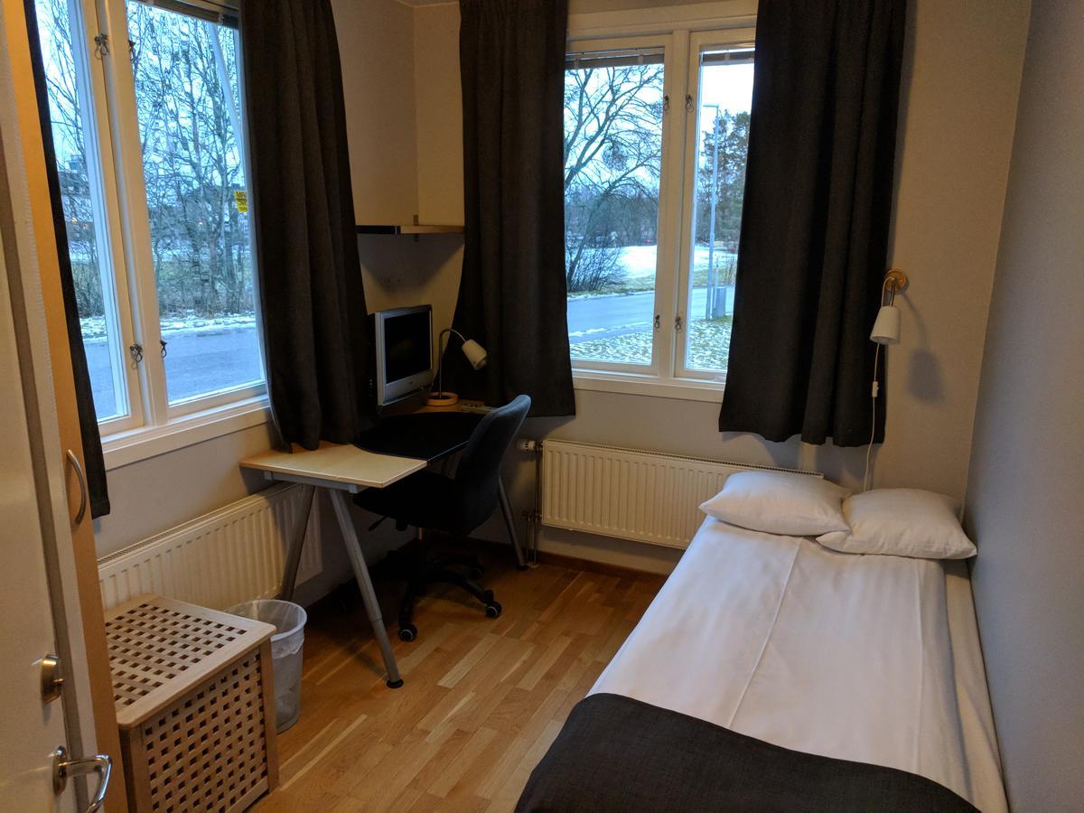 Hotell Haessloe 韦斯特罗斯 外观 照片